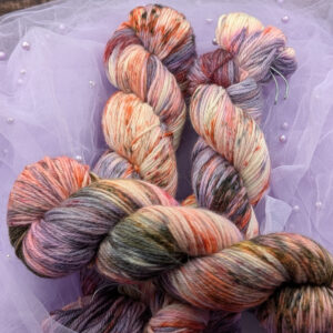 Ręcznie barwiona włóczka Biały Wilk (Ciepła 250)