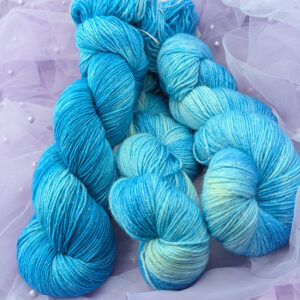 Ręcznie barwiona włóczka Pani Światła (Błyszcząca Skarpetkowa 400)