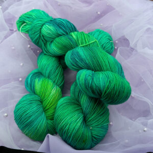 Ręcznie barwiona włóczka Dwór Wiosny (Skarpetkowa 400)