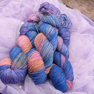 Ręcznie barwiona włóczka Bard (Gładka 230)